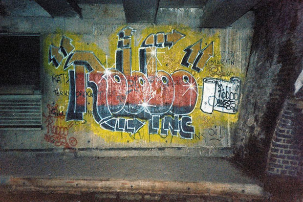 http://streetartscene.files.wordpress.com/2010/01/robbo-graffiti-11.jpg